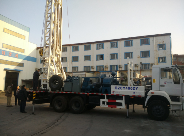 塞內(nèi)加爾外商Mr.Ding先生來(lái)我廠(chǎng)考察訂購(gòu)BZCY400ZY車(chē)載式水井鉆機(jī)